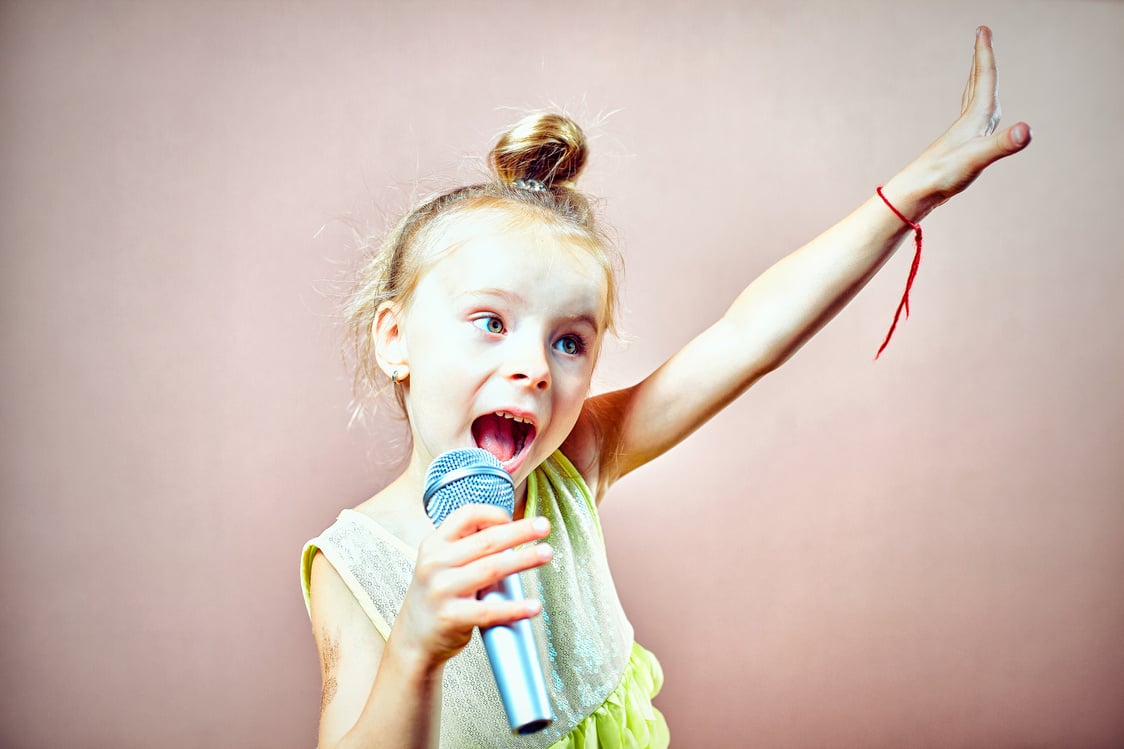 The child sings into the microphone